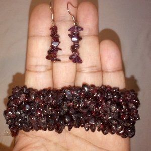 Earring & Bracelet Set: Silver Garnet Chip Earrings w/ Stretchy Bracelet.  New